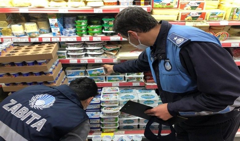 Bafra’da fahiş fiyat denetimi - Bafra Belediyesi zabıta ekipleri, fahiş fiyatla satış yapılmaması için denetimlerini sürdürüyor.