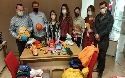 Adliye çalışanlarından çocuklar için oyuncak ve giysi kampanyası
