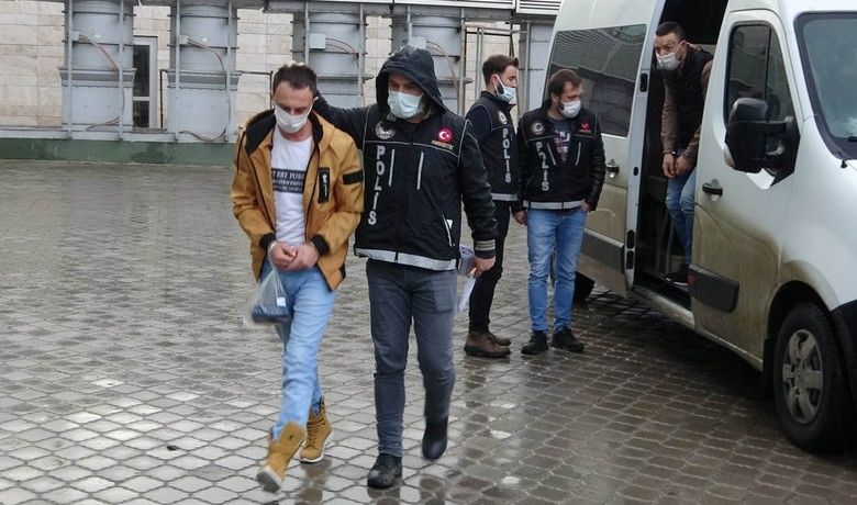 Bafra ve 19 Mayıs'taki uyuşturucuoperasyonundan 5 tutuklama, 5 adli kontrol - Samsun merkez ve 2 ilçede düzenlenen eş zamanlı operasyonda uyuşturucu ticaretinden gözaltına alınarak adliyeye sevk edilen 5 kişi mahkemece tutuklanırken, 5 kişi ise adli kontrol şartıyla serbest bırakıldı.