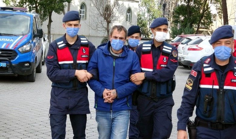 Ağabeyini öldürüp pişman oluncakalp masajı yapan şahıs tutuklandı - Samsun’da eve ayakkabı ile girme meselesi yüzünden çıkan tartışmada ağabeyini bıçaklayıp ölünce kalp masajı yapıp hayata döndürmek isteyen şahıs jandarmadaki sorgusunun ardından çkarıldığı mahkemece tutuklanarak cezaevine gönderildi.