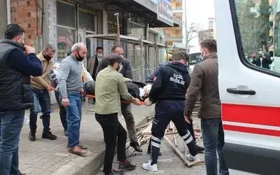 İskeleden düşen işçi yaralandı
