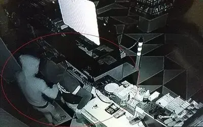 Pastaneden canı çekince tatlı çaldığını söyleyen zanlının foyasını güvenlik kamerası ortaya çıkardı
