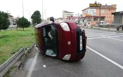 Samsun’da takla atan aracın sürücüsünü emniyet kameri kurtardı
