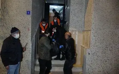 Mühendis koca 2 çocuk annesi karısını boğazından bıçaklayarak öldürdü