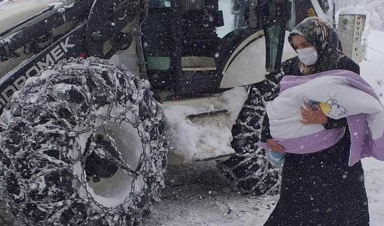 Alaçam'da Küçük çocuğu almaya gidenambulans yolda kaldı, belediye ekipleri yetişti