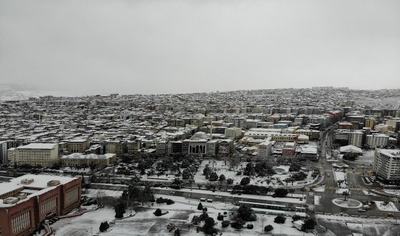 Samsun beyaz gelinliğini giydi
 - Samsun’da dün geceden bu yana etkili olan yoğun kar yağışı sonucu şehir beyaza büründü. Beyaz gelinliğini giyen Samsun havadan görüntülendi.