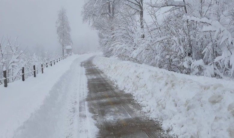 Samsun’da 263 kırsal mahallenin yolu kapalı
 - Samsun’da yoğun kar yağışından dolayı 263 kırsal mahallenin yolu ulaşıma kapanırken, birçok ilçede yüz yüze eğitime ara verildi. Kamu ve özel kurum ve kuruluşlarda görevli tüm hamile ve engelli çalışanların 2 gün süreyle (16-17 Şubat 2021) idari izinli sayılmasına karar verildi.