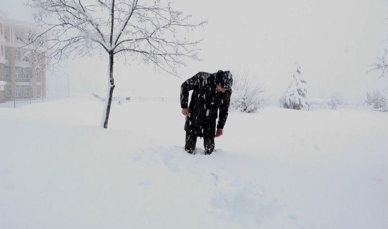 OMÜ’de kar kalınlığı 50 santimi geçti
 - Samsun’da dün geceden bu yana etkili olan yoğun kar yağışı sonucu Ondokuz Mayıs Üniversitesi (OMÜ) Kurupelit Kampüsü’nde kar kalınlığı 50 cm’yi geçti.