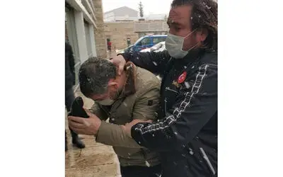 Yolcu otobüsünden inerken uyuşturucuyla yakalanan 2 kişi tutuklandı
