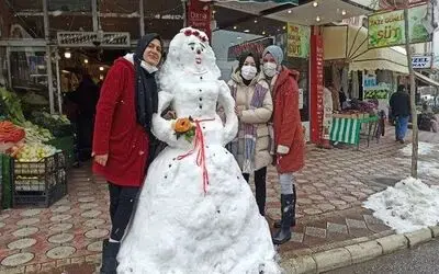 Kardan gelinlik ilgi odağı oldu
