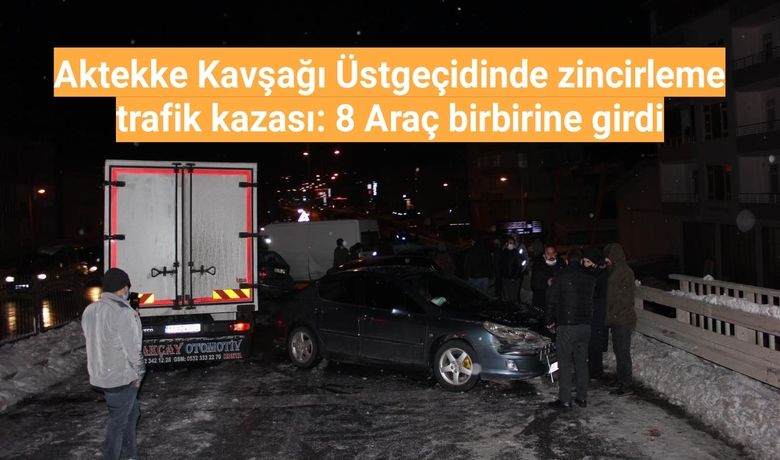 Aktekke Kavşağı Üst Geçidinde Zincirleme Kaza
