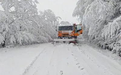 Büyükşehir kapalı yolları açtı
