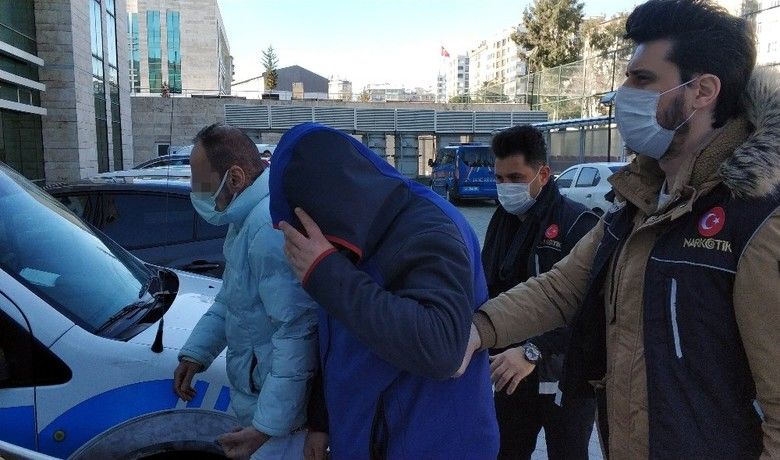 Samsun’da uyuşturucu ticaretindentutuklananların sayısı 6’ya çıktı - Samsun’da narkotik polisi tarafından sokak satıcılarına yönelik düzenlenen operasyonda 3 kişinin daha tutuklanması ile tutuklu sayısı 6’ya yükseldi.
