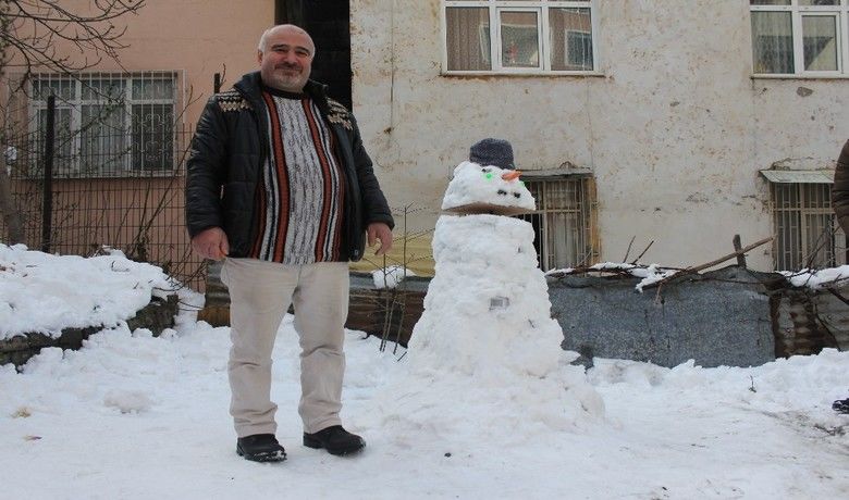 Bu da ’kardan robot’
 - Samsun’da bir vatandaş "insanın robotu oluyor da kardan adamın neden olmasın" diyerek kardan adamdan robot yaptı.