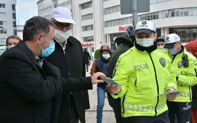 Polisten vatandaşa bilgilendirme
