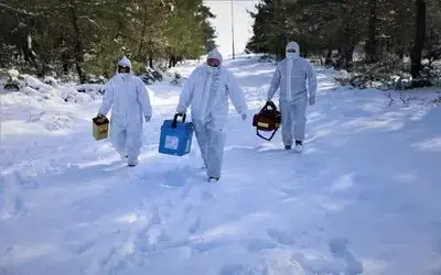 Aşı ekipleri komando gibi: Kar ve baraj onlara engel olamadı
