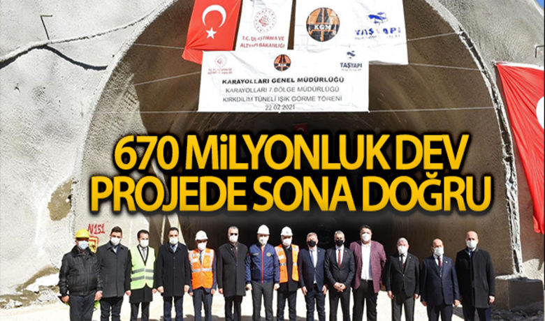 670 milyonluk dev projede sona doğru - Karadeniz Bölgesi'ni İç Anadolu'ya bağlayan en önemli güzergahlardan birisi olan, Çorum'da yaklaşık 670 Milyar lira yatırım ile inşaa edilen Kırkdilim tünelindeki T2 tünelinde ışı görme tüneli düzenlendi.Ulaştırma ve Altyapı Bakanı Adil Karaismailoğlu, "Türkiye bugün, kat ettiğimiz mesafe sayesinde, dünyanın en önemli ticaret koridorları üzerinde hakimiyet kurmuş bir lojistik süper güçtür" dedi.