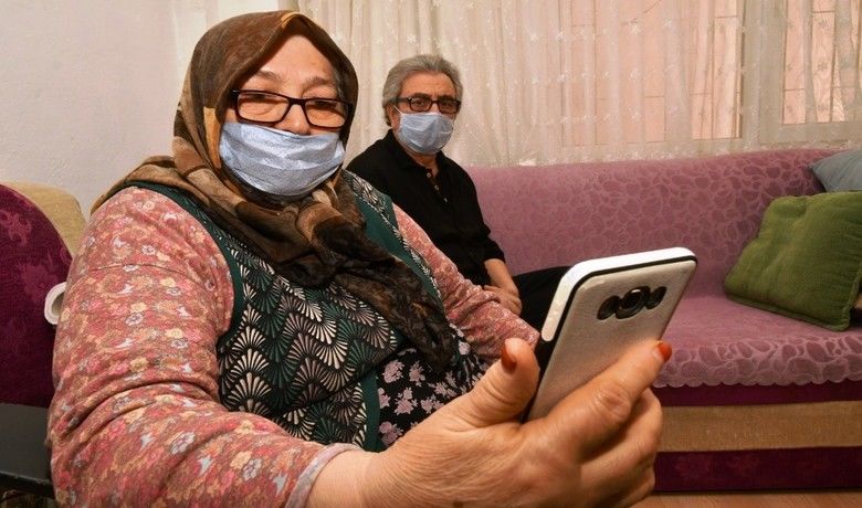 Büyükşehirden “pandemi” terapisi
 - SAMSUN (İHA) – Korona virüs salgını sebebiyle uzun süre sevdiklerinden uzak kalan 65 yaş ve üzeri vatandaşlar, yaşadıkları psikolojik sorunlardan Samsun Büyükşehir Belediyesi’nin terapi desteğiyle kurtuluyor. 2020 yılında 600 kişiye terapi hizmeti verilirken, bu sayı 2021 yılı ocak ayından bugüne kadar 173’e ulaştı.