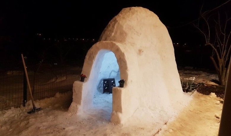 Kardan tek odalı ev yaptı
 - Samsun’da bir kişi evinin yanına kardan tek odalı ev yaptı.