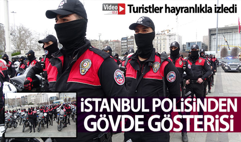 İstanbul polisinden gövdegösterisi: Turistler hayranlıkla izledi - Şişli ve Beyoğlu’nda asayiş uygulaması gerçekleştirildi. 300 personelin görev aldığı uygulamada araçlar didik didik arandı. Uygulama öncesi Taksim’de toplanan polisleri görenler onları hayranlıkla izledi.