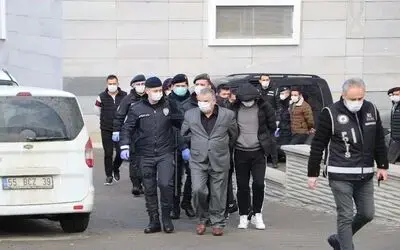 Suç örgütü operasyonu: Aralarında emniyet müdür yardımcısının da bulunduğu 31 kişi adliyede

