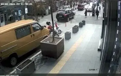 Lüks cipin 3 kişinin yaralanmasına yol açtığı kaza kamerada
