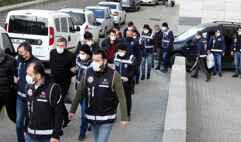 Suç örgütü operasyonu: Emniyet müdüryardımcısının da bulunduğu 13 kişi adliyede