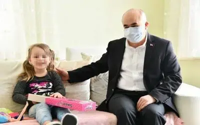Vali Dağlı’dan öldüresiye darp edilen kadının küçük kızına moral
