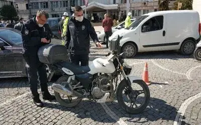 Aşı taşıyan araç motosikletle çarpıştı: 1 yaralı
