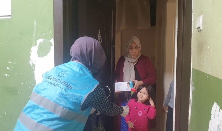 Kadınlar Günü’ne anlam kattılar
 - Hayata Anlam Katanlar Derneği üyeleri, 8 Mart Dünya Kadınlar Günü’nde kapı kapı dolaşan dernek üyeleri Samsun’da yaşayan kadınlara karanfil, maske ve dezenfektan dağıttı.