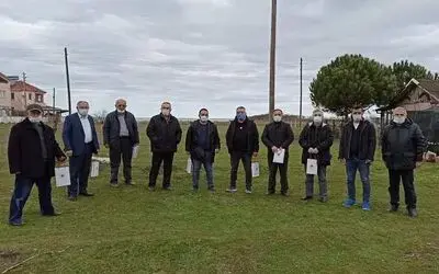 Emekli olan öğretmenlere teşekkür plaketi
