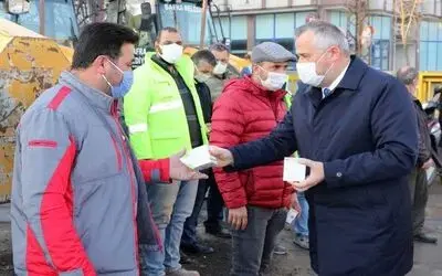 Başkan Hamit Kılıç’tan kandil simidi ikramı