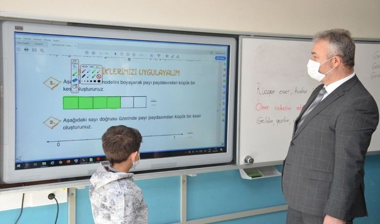 Topaloğlu: "Eğitime büyük önem veriyoruz"
 - 19 Mayıs Belediye Başkanı Osman Topaloğlu, eğitim ve öğretime başlayan okullardaki öğrencileri ziyaret etmeye devam ederek, onları yalnız bırakmıyor.
