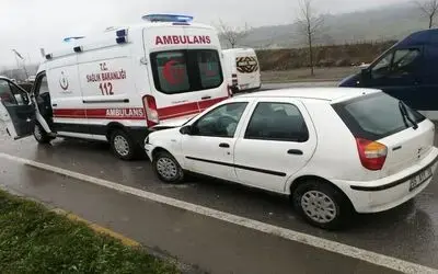 Samsun’da 1’i ambulans 5 aracın karıştığı zincirleme kaza: 3 kişi yaralandı
