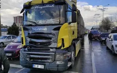 Çarşamba’da iki tır çarpıştı: 1 yaralı
