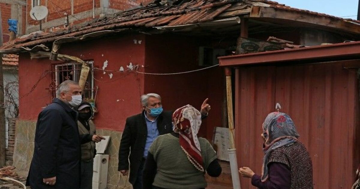 Başkan Kılıç evi yanan yaşlı kadını ziyaret etti