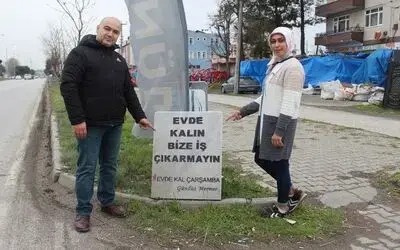 ‘Evde Kalın, Bize İş Çıkarmayın’ mezar taşı ile tekrar çağrı yaptı
