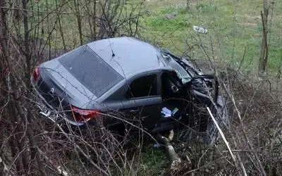 Şarampole yuvarlanan otomobilin sürücüsü ölümden döndü
