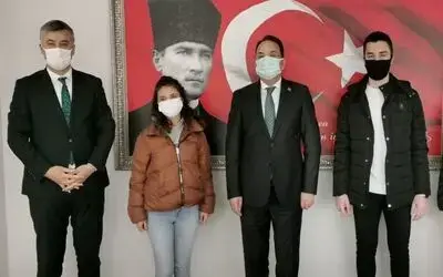 Yarışmada dereceye giren öğrenciler ödüllerini aldı
