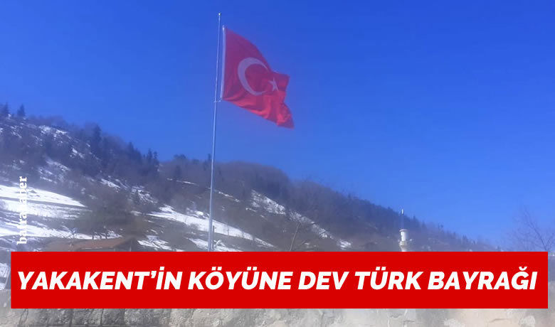 Yakakent'in köyüne dev Türk bayrağı astılar - Samsun’un Yakakent ilçesine bağlı Karaaba Köyünde yaşayan vatandaşlar, köyün hakim tepesine kendi çabaları ile diktikleri 12 metrelik direğe dev Türk bayrağı astılar.