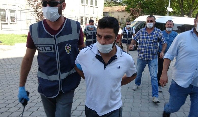 Samsun’daki vahşi cinayetle ilgili8 kişinin yargılanmasına başlandı - Samsun’da sokak artasında bir kişiyi tabanca ve tüfekle vurup, daha sonra tabanca ve tüfek kabzası ile kafasına vurarak darp ederek ölümüne sebep olduğu olayla ilgili 6’sı tutuklu 8 kişinin yargılanmasına başlandı.