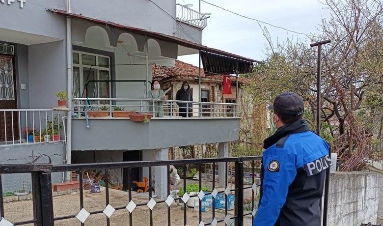 Emniyetten anonslu izolasyon denetimi
 - Samsun Alaçam İlçe Emniyet Müdürlüğü ekipleri, ilçe genelinde izolasyon sürecinde olan vatandaşları evlerinden ziyaret ederek adreslerinde olup olmadıklarını kontrol ediyor.