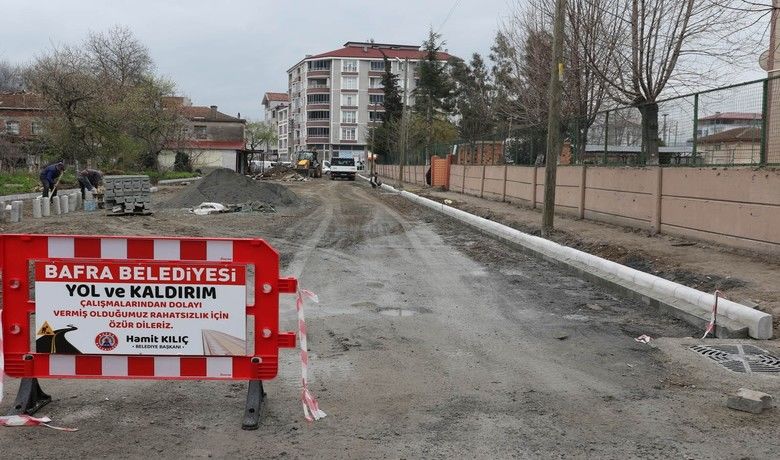 Bafra Belediyesinin kaldırım veyol çalışmaları devam ediyor - Hizmetin her alanda devam ettiğini belirten Bafra Belediye Başkanı Hamit Kılıç, "Vatandaşlarımızın daha rahat ve güvenli bir şekilde hayatlarını sürdürmeleri için tüm imkânlarımızı seferber ettik" dedi.