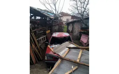 Samsun’da otomobil barakanın üzerine uçtu: 1 yaralı
