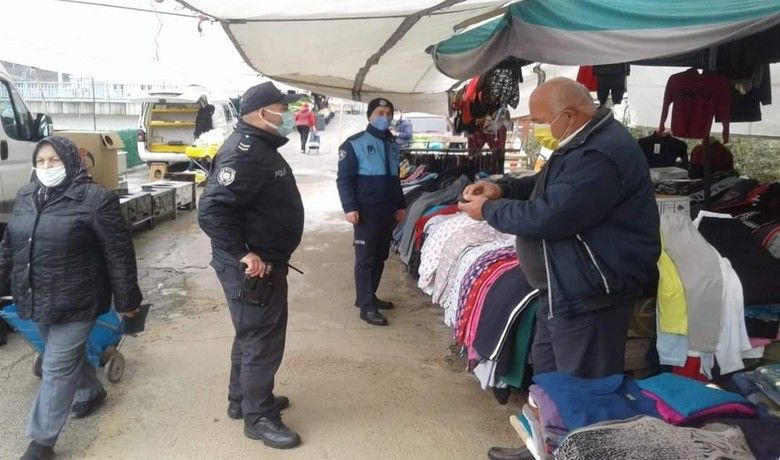 Yakakent’te pazar esnafına HES kodu sorgulaması
 - Samsun Yakakent İlçe Emniyet müdürlüğü polis ve belediyesi zabıta ekipleri, yurt geneli ve ilçe bazında uygulanan korona virüsü önlemlerine ek olarak tüm esnafa Hayat Eve Sığar (HES) kodunun alınmasına yönelik uygulama başlattı.