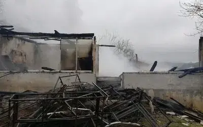 Samsun’da 2 katlı ev küle döndü
