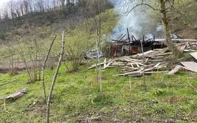 Ahşap ev yangında kül oldu
