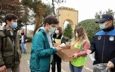 Belediye sınav öncesi pide dağıttı
