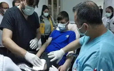 Parkta bıçaklı saldırıya uğrayan 17 yaşındaki genç hastanelik oldu
