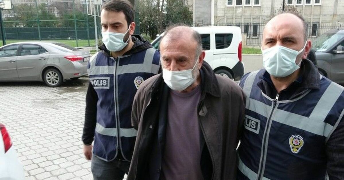 Tüfekle bir kişiyi vurup balkonunda basına açıklama yaptıktan sonra teslim olan şahıs adliyede

